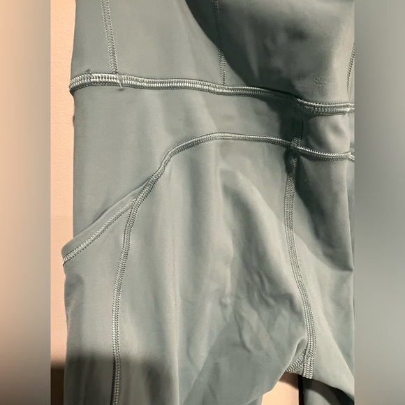 Women’s Lululemon leggings blue size 4. - Picture 8 of 10
